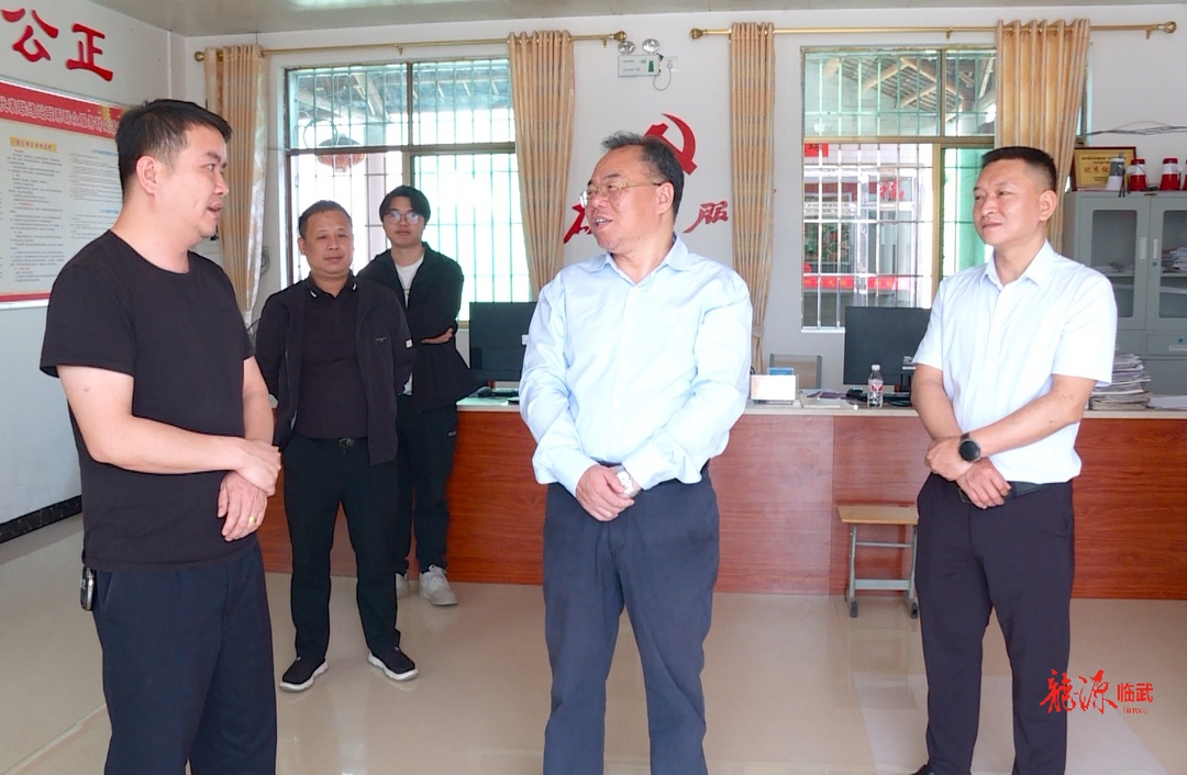 刘杨调研深入贯彻中央八项规定精神学习教育开展情况