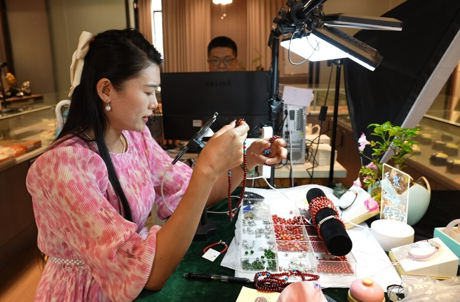 持續(xù)推進(jìn)“六大新行動(dòng)” 全面實(shí)施“七大攻堅(jiān)” | 臨武通天玉乘電商?hào)|風(fēng)闖世界