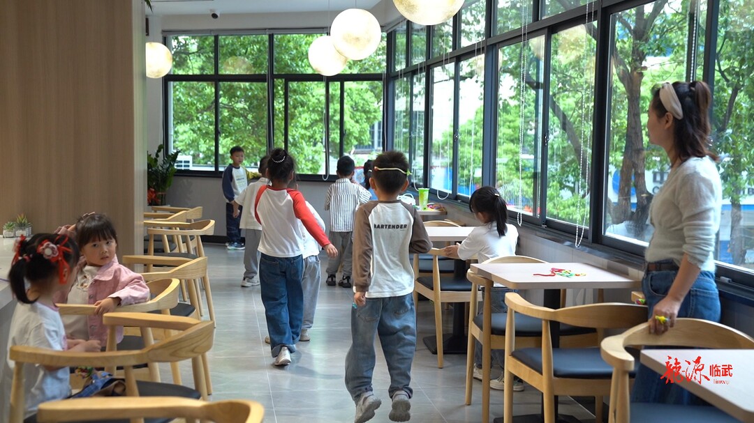 世界读书日｜临武县新华书店焕新升级 打造亲子阅读新地标