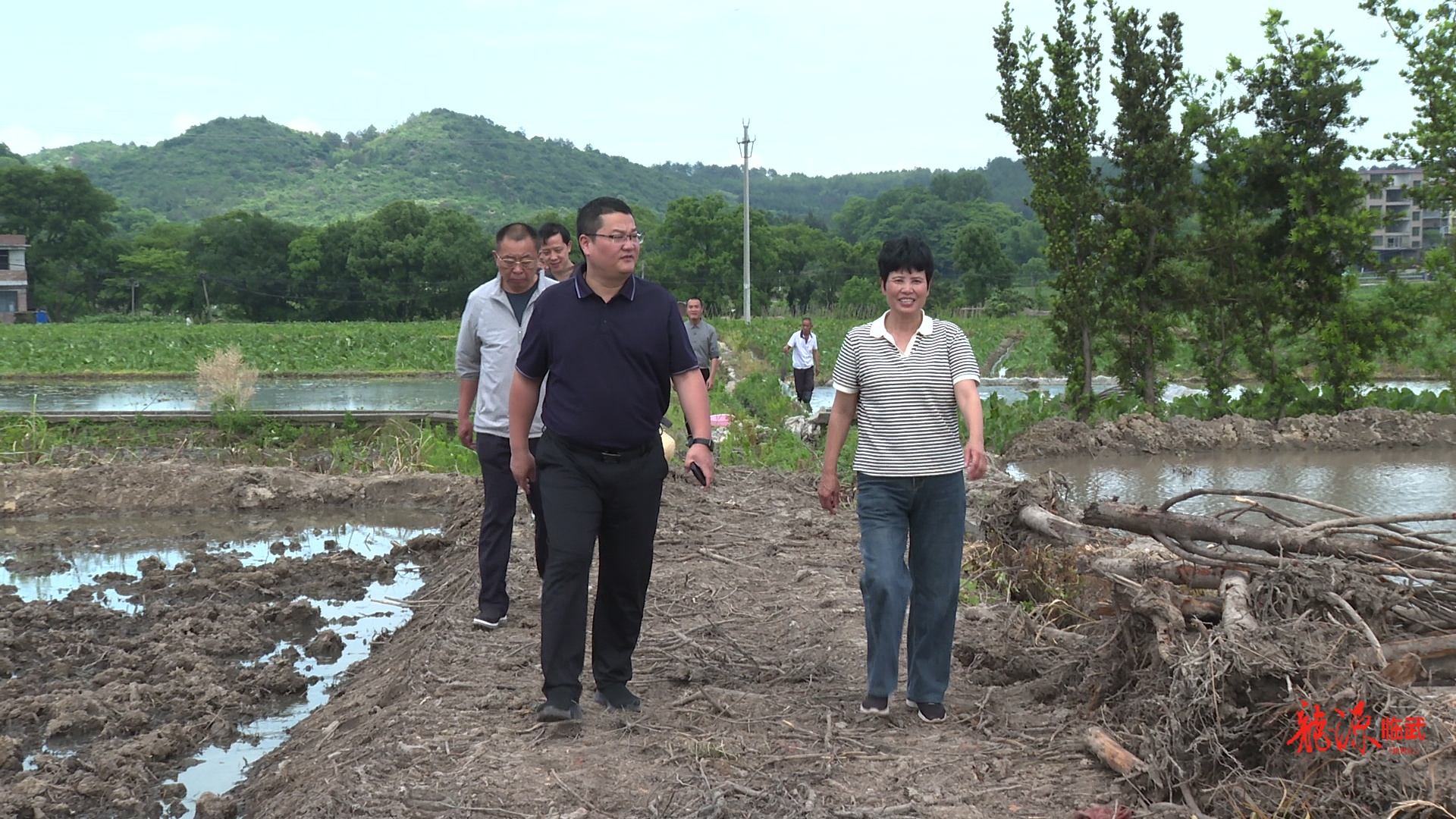 李乐到舜峰镇践行“四下基层”开展“走找想促”暨调研督导当前重点工作