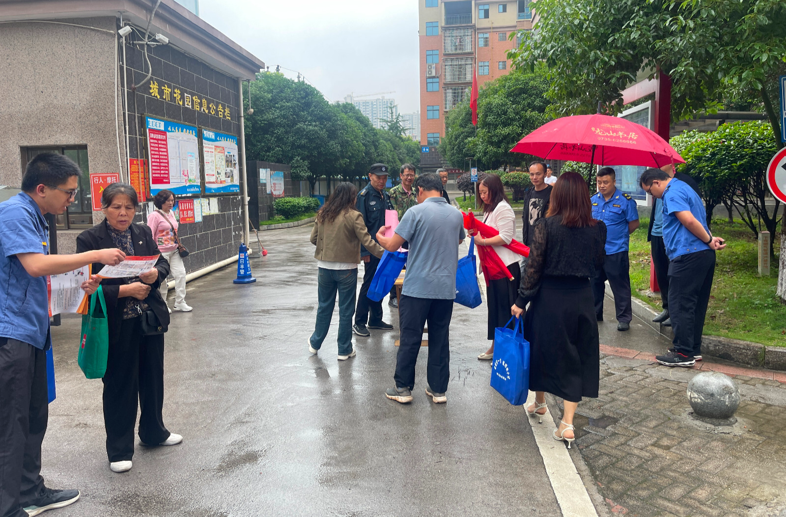 城管进社区 服务“零距离”