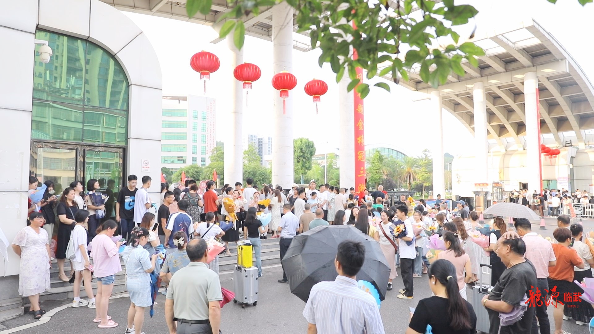 直击高考 | 2025高考收官：青春不设限 未来无限可能