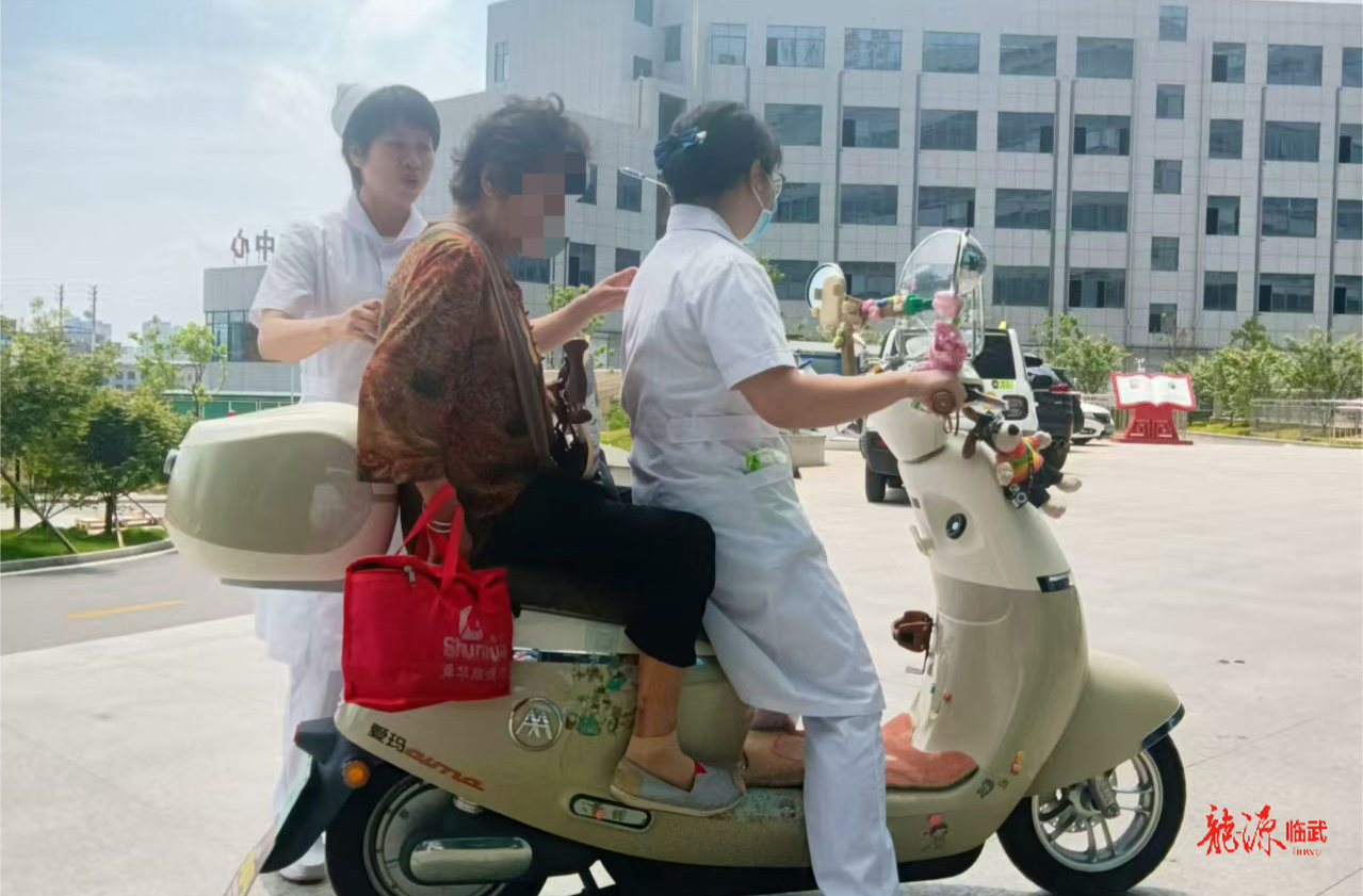 临武县人民医院：导诊护士护送服务解患者燃眉之急