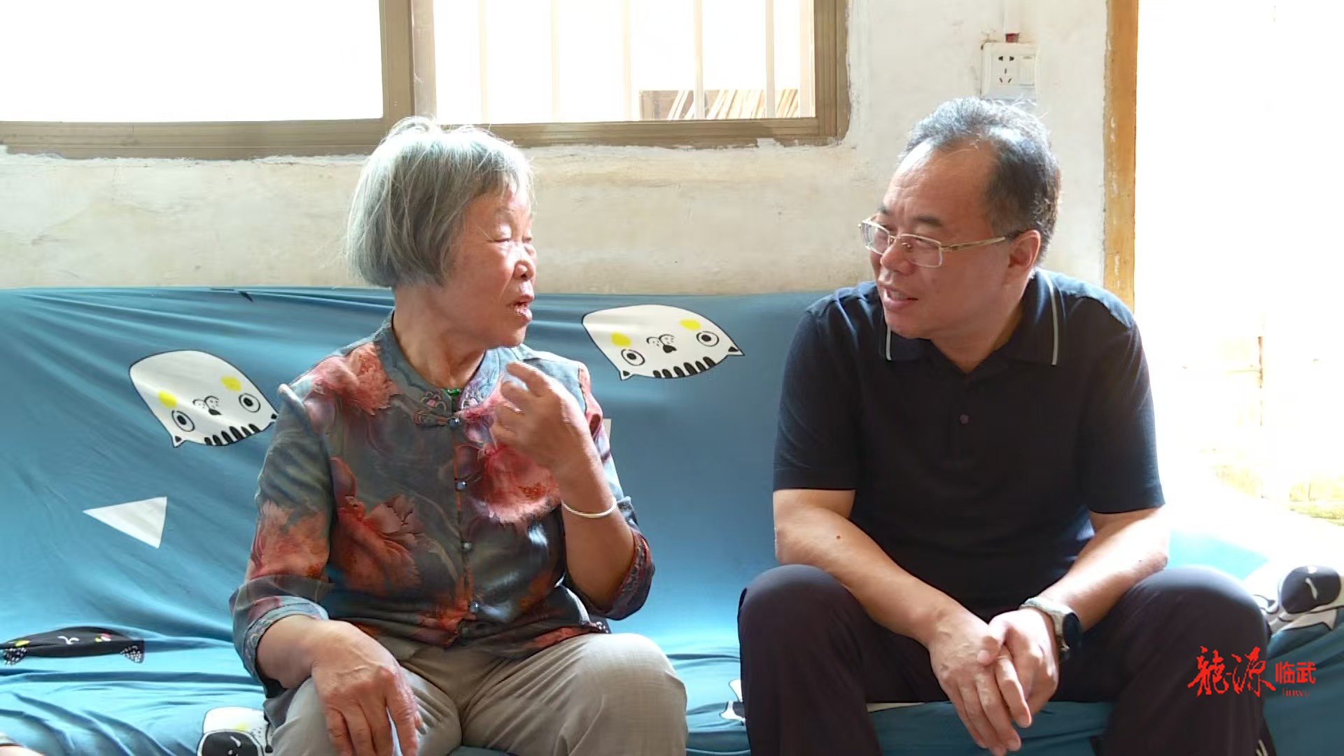 刘杨走访慰问老党员和困难党员