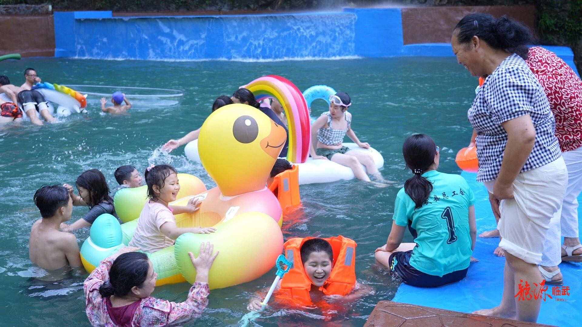 滴水源：森林水乡“清凉经济” 激发夏日消费活力