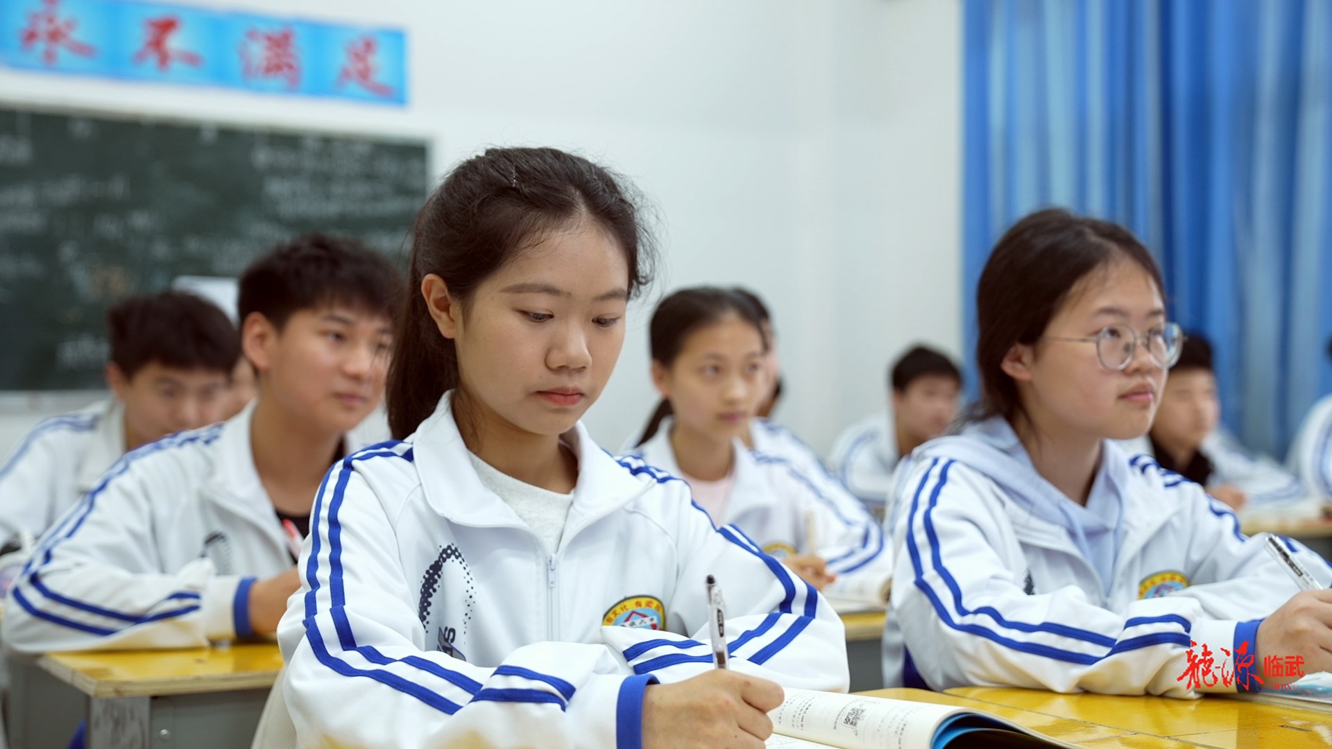 临武六中学生王艺媛获评2025年“新时代湖南好少年”