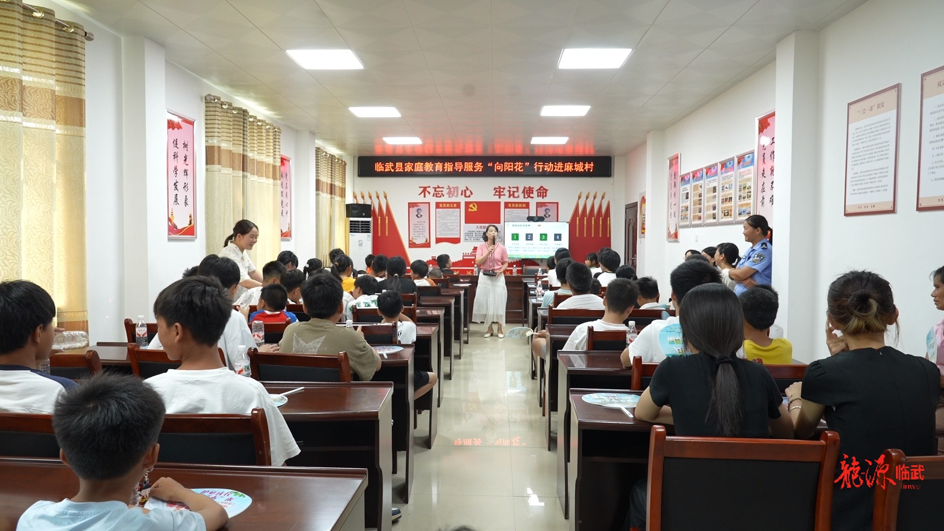 臨武縣婦聯(lián)組織開(kāi)展“少年兒童心向黨”暑期兒童關(guān)愛(ài)服務(wù)活動(dòng)