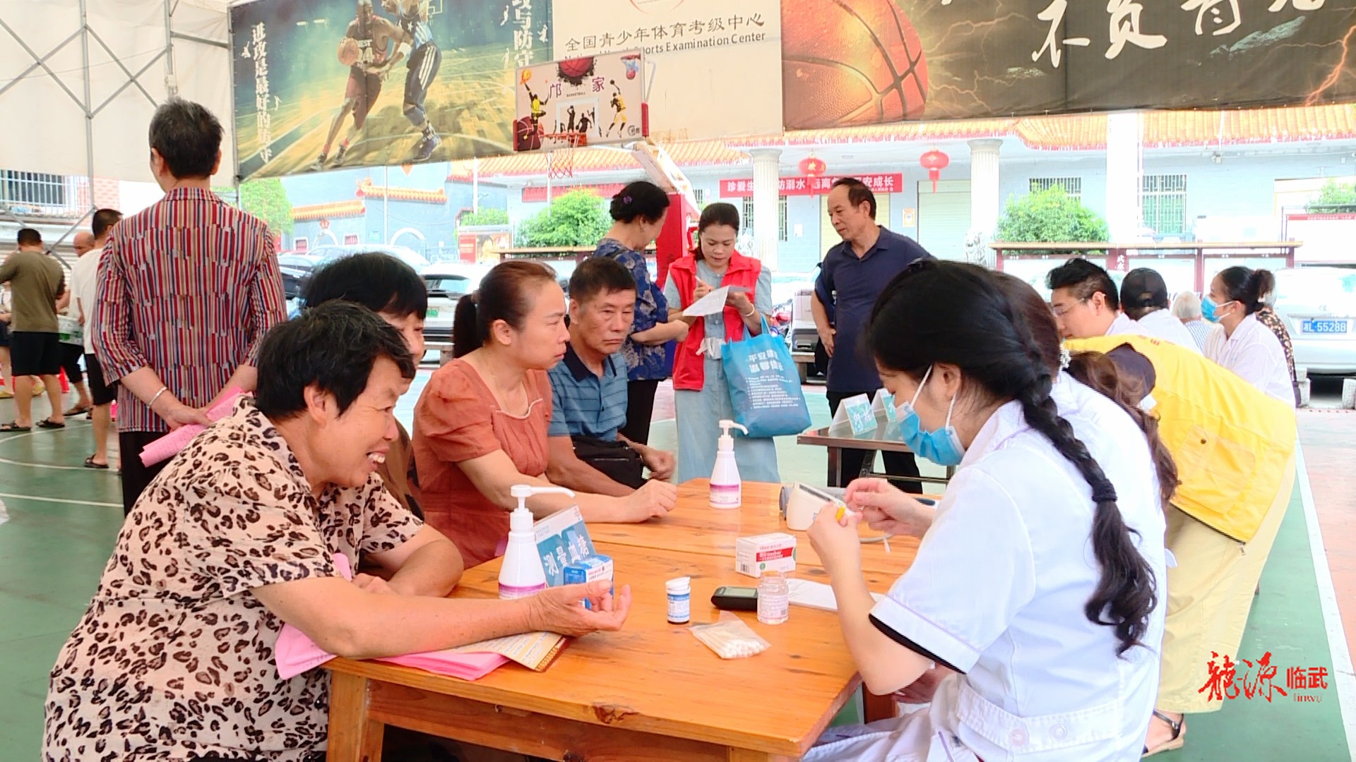 “庆八一”退役军人志愿服务走进邝家社区