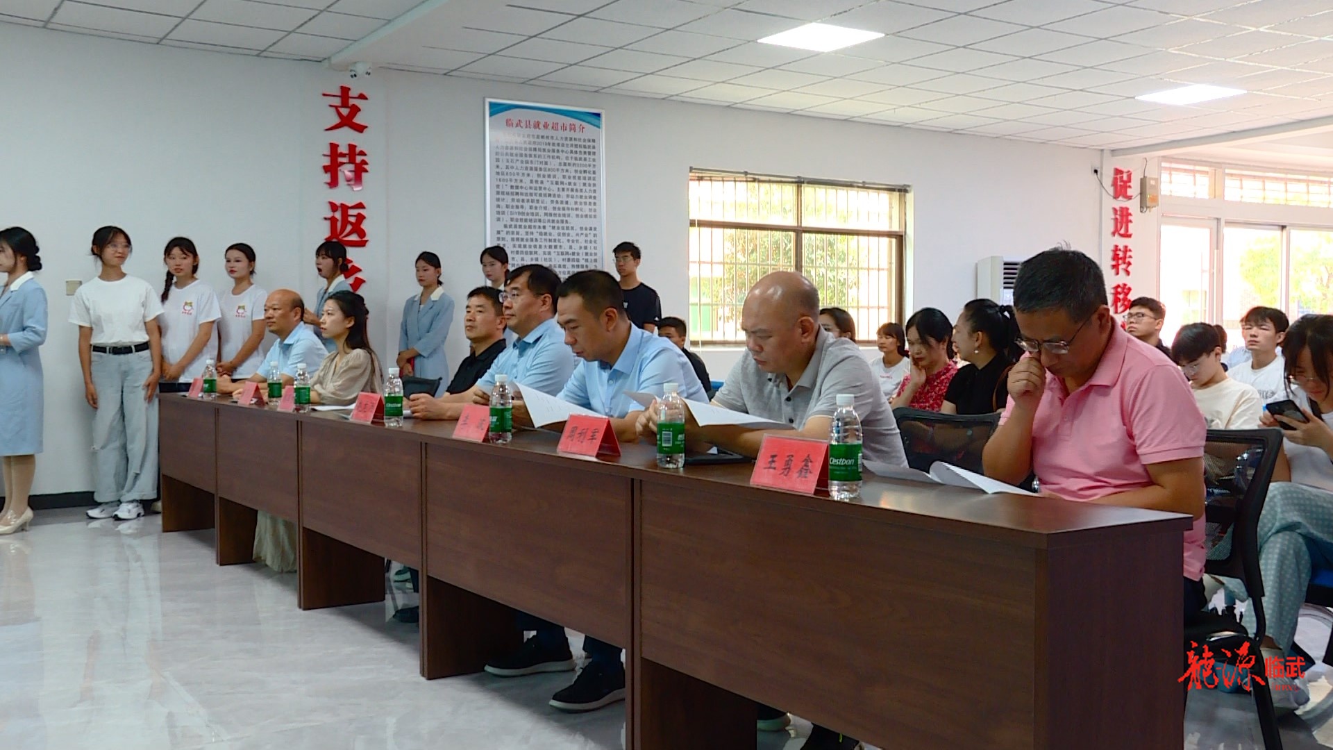 以賽助農(nóng)  臨武大學(xué)生電商直播創(chuàng)業(yè)挑戰(zhàn)賽收官