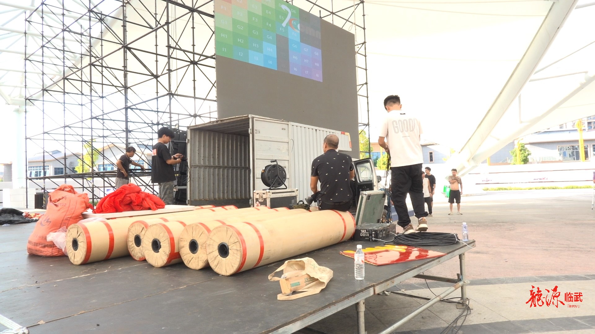 静待龙狮腾跃  龙狮争霸赛主舞台搭建接近尾声