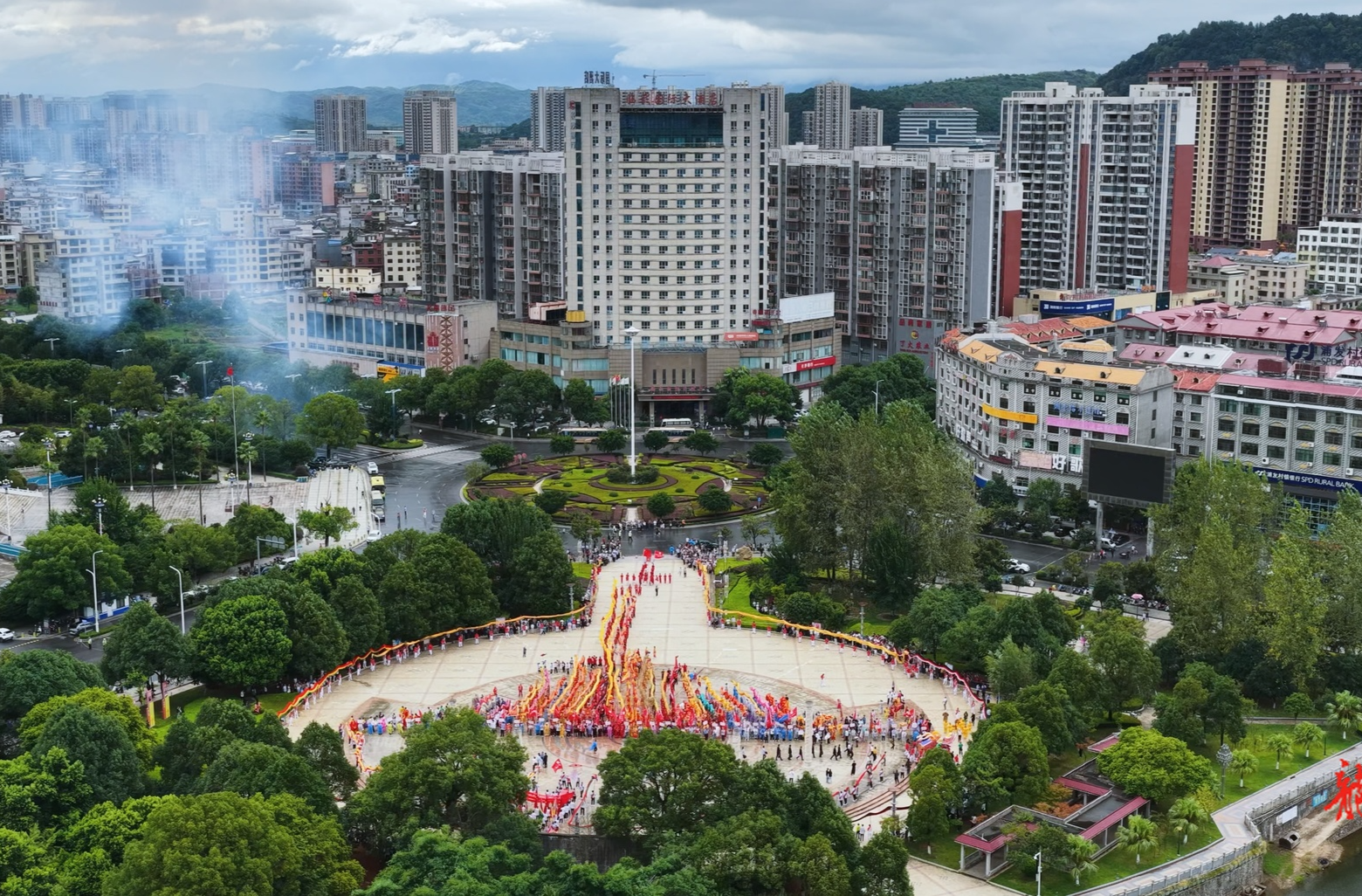 郴品郴味 舞动潇湘 | 龙狮队伍携非遗巡游！龙狮争霸赛绽放湖湘魅力