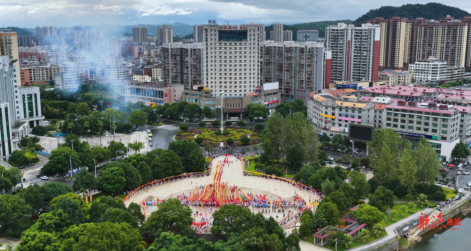 郴品郴味 舞动潇湘 | 龙狮队伍携非遗巡游！龙狮争霸赛绽放湖湘魅力