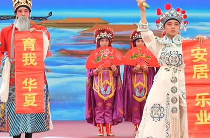 郴品郴味 舞动潇湘:巡游与比赛现场 工作人员与比赛选手纷纷 以各种形式为临武献上祝福