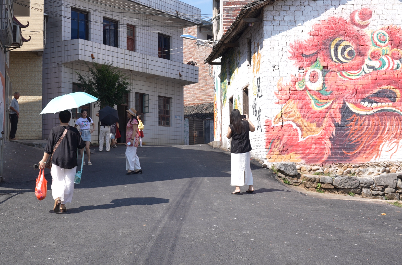 国庆中秋游临武｜花塘石门：墙绘“出圈” 乡村旅游热度飙升