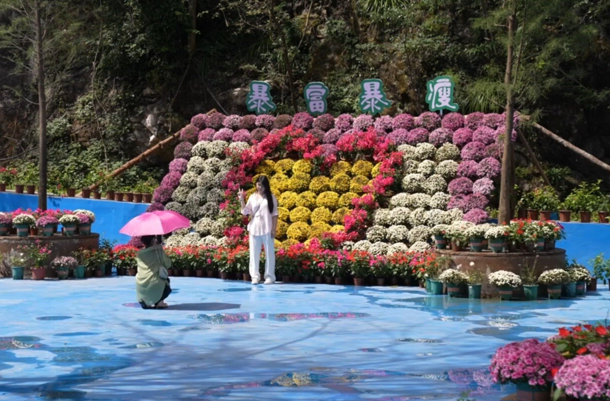 临武滴水源：假期第三天迎客破万 沉浸式游玩受热捧