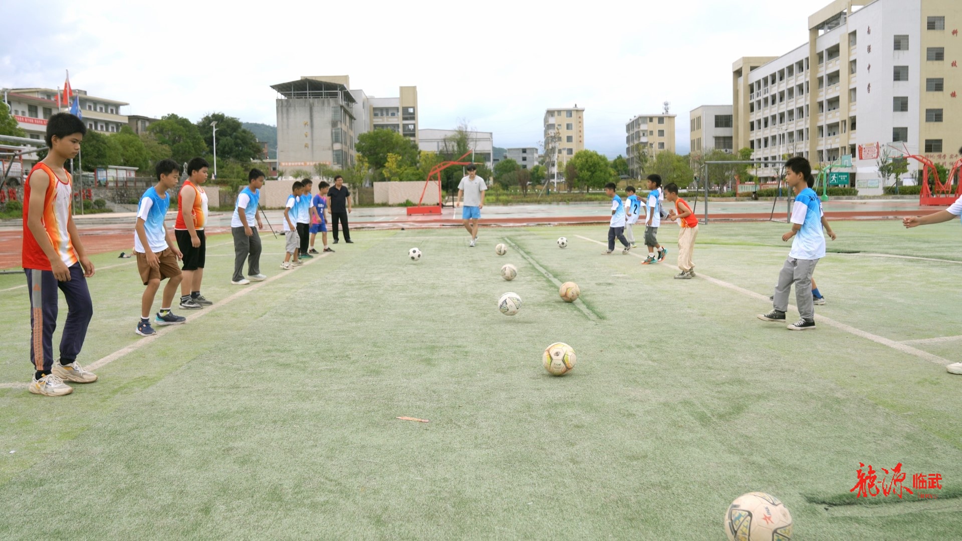 南强镇中心小学：从湘超赛场到校园沃土  足球精神薪火相传