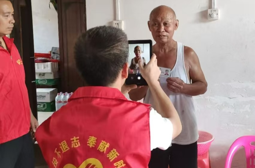 临武县花塘乡退役军人服务站上门开展优抚对象年度确认工作