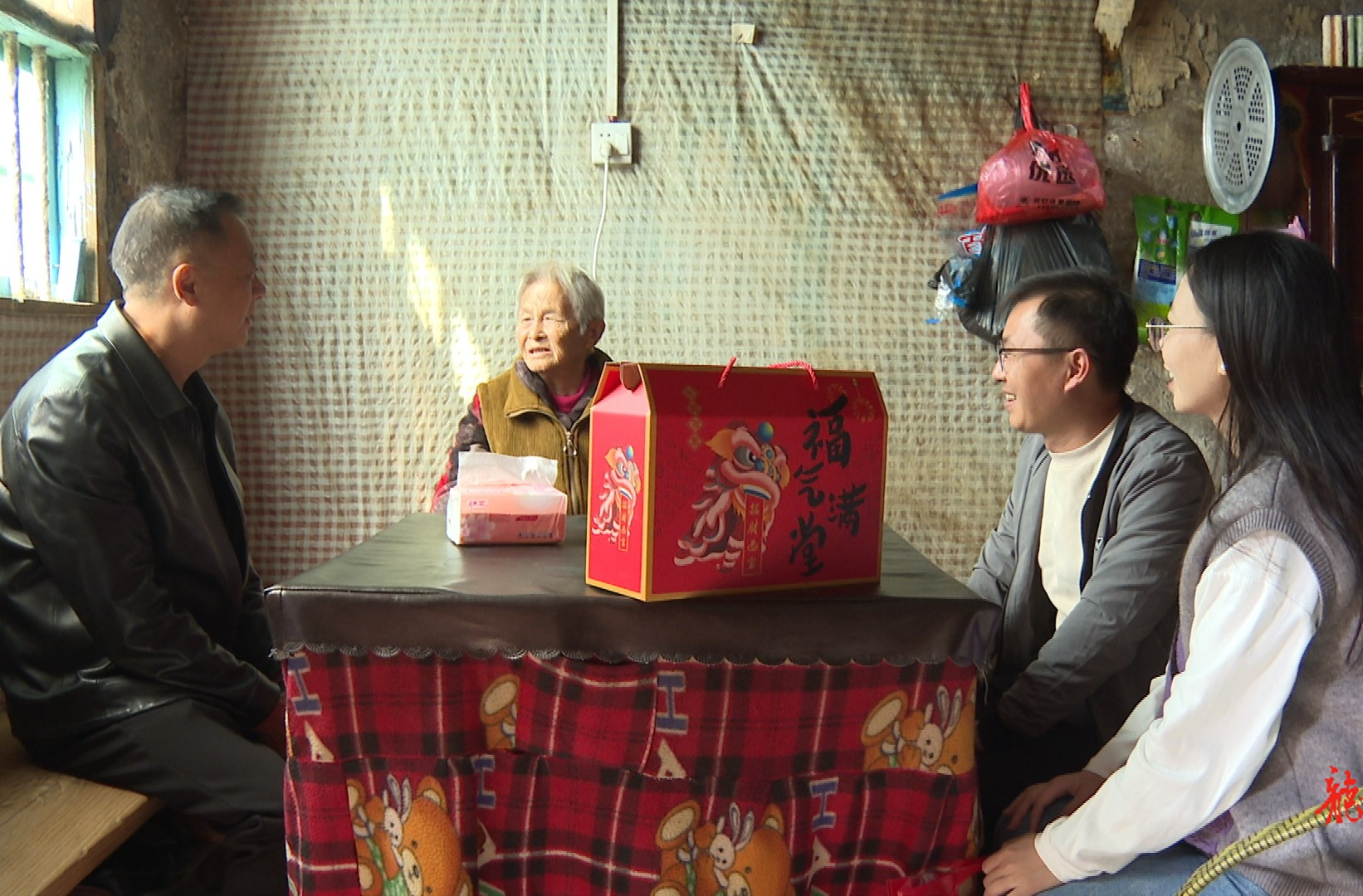 我们的节日·重阳 | 多部门联合开展走访慰问空巢老人活动