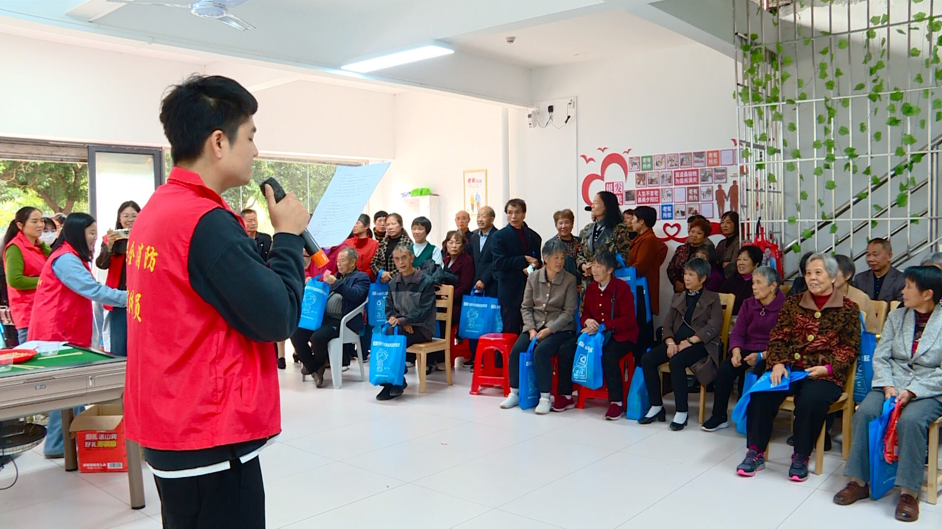 我们的节日·重阳 | 临武县多部门联合开展“情暖重阳长者游园”活动