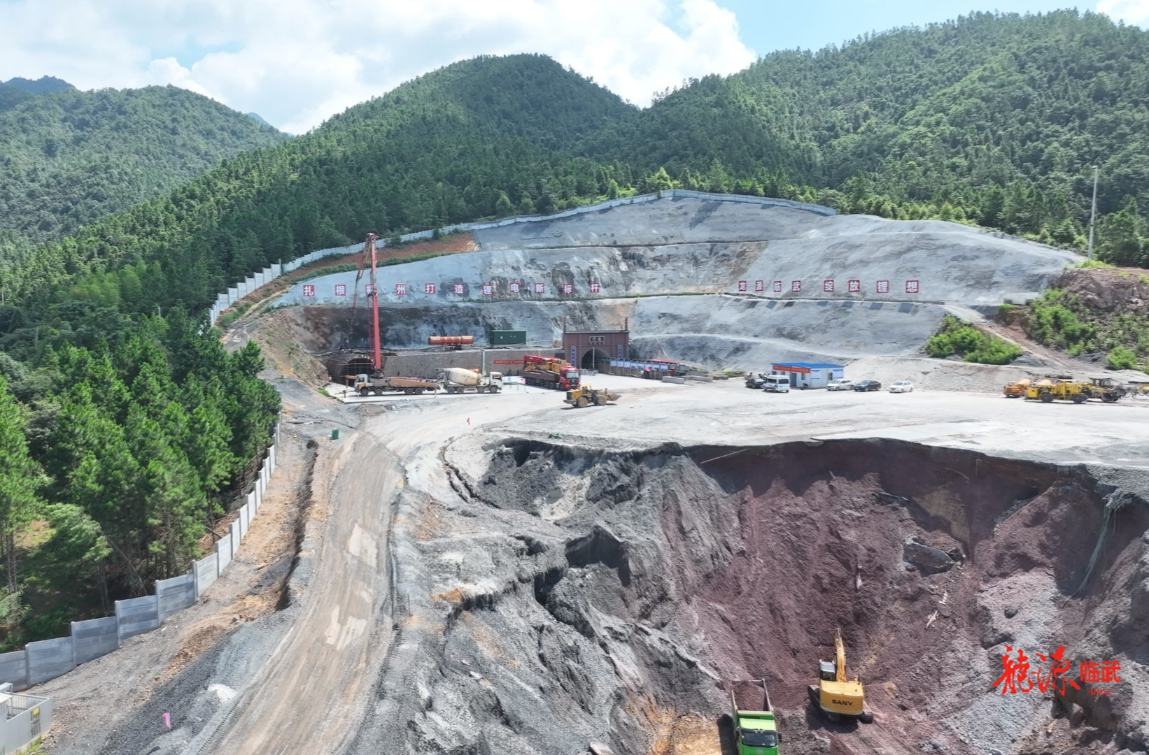 “探转采”锂矿采矿许可证落地临武 鸡脚山锂矿开发驶入快车道