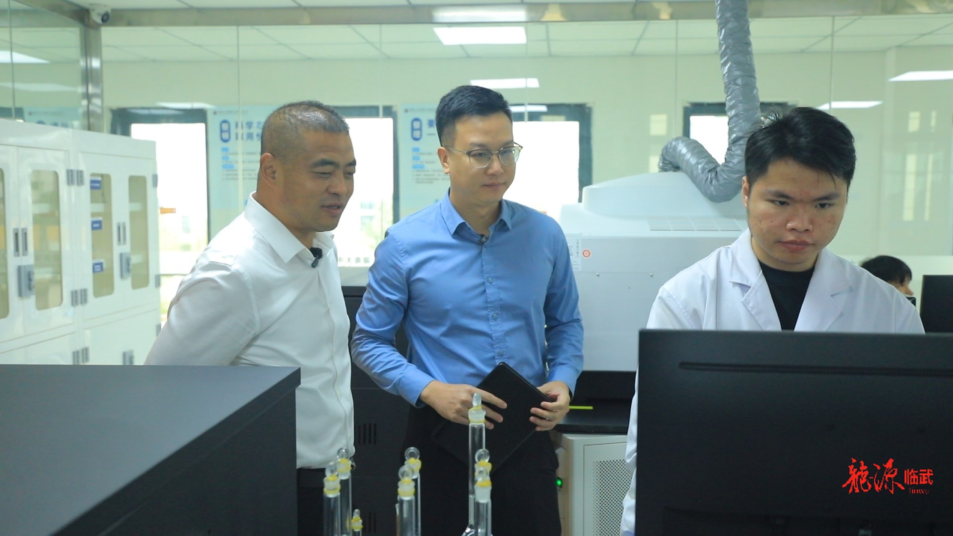 学习贯彻党的二十届四中全会精神 | 张杰：锂电浪潮中的领航者