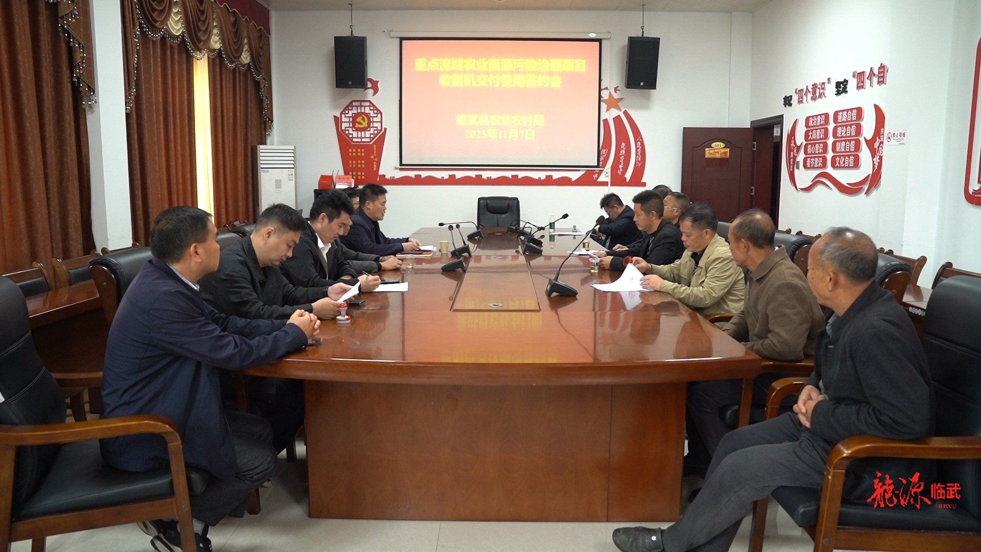 临武县交付新型一体化收割机 助力农业绿色发展与面源污染治理