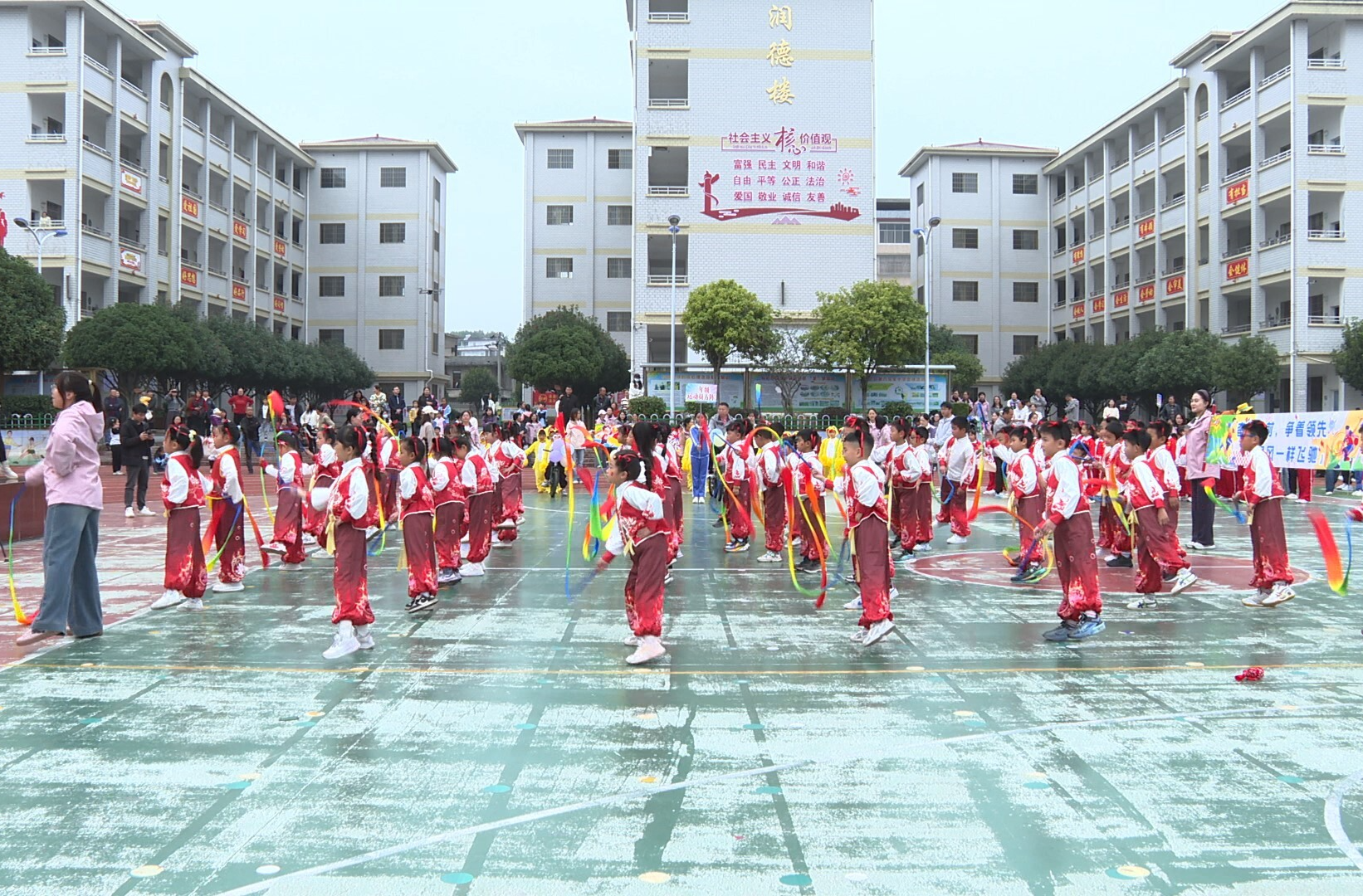 共享器材赋能课间运动，临武县六完小课间十五分钟“玩”出新花样