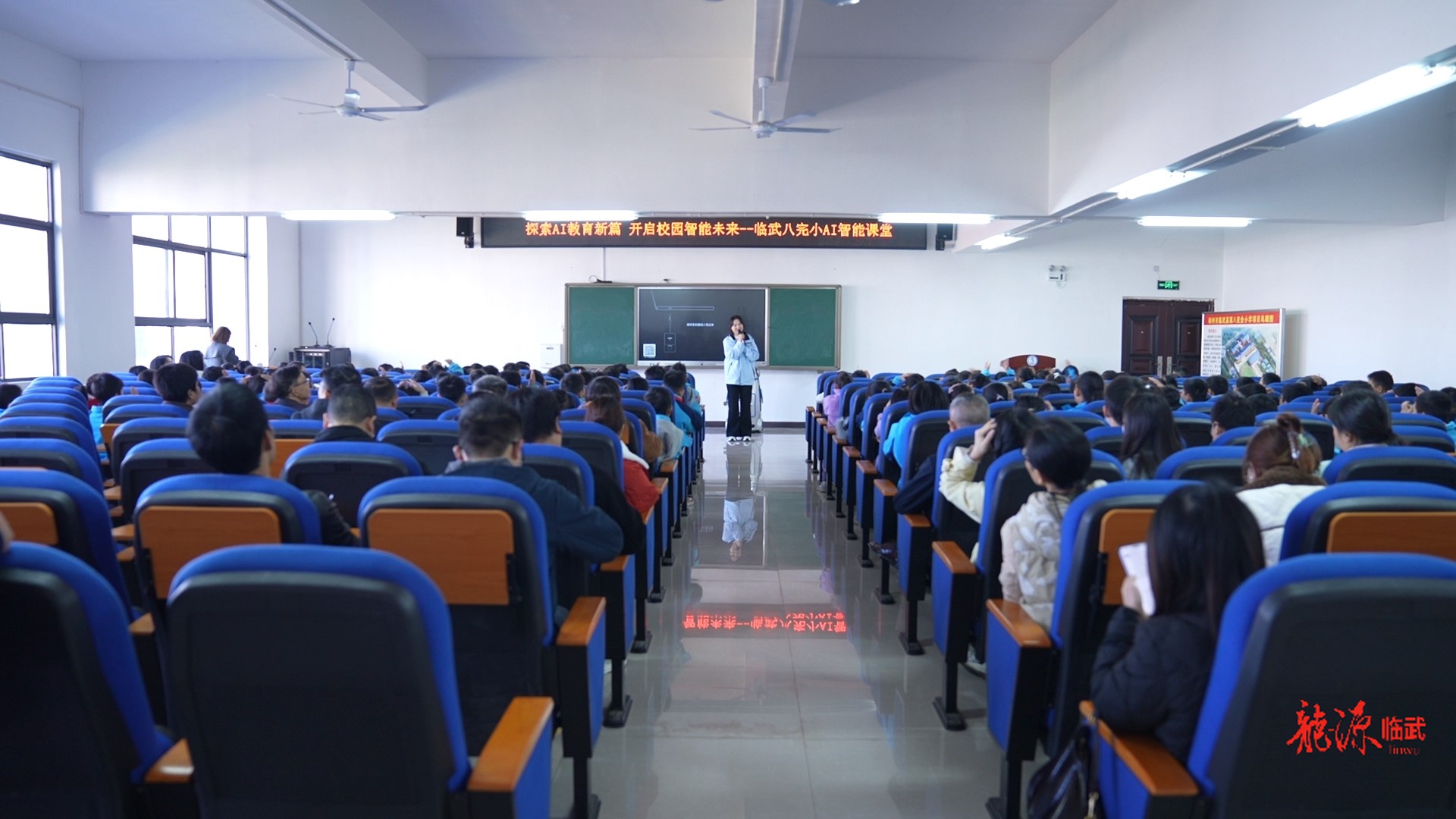 【新湖南】AI机器人“新老师”入驻校园，临武县开启教育智能化课堂