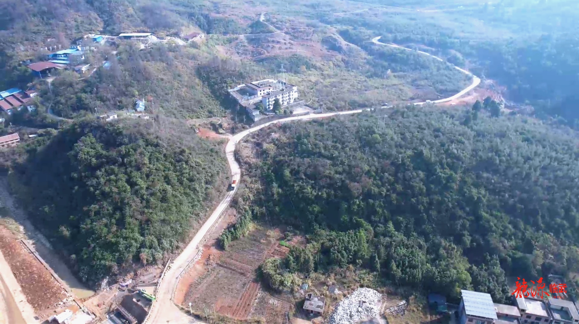 持续推进“六大新行动” 全面实施“七大攻坚” | 打通“前置关卡” 杉木溪至花塘铺公路建设稳步推进