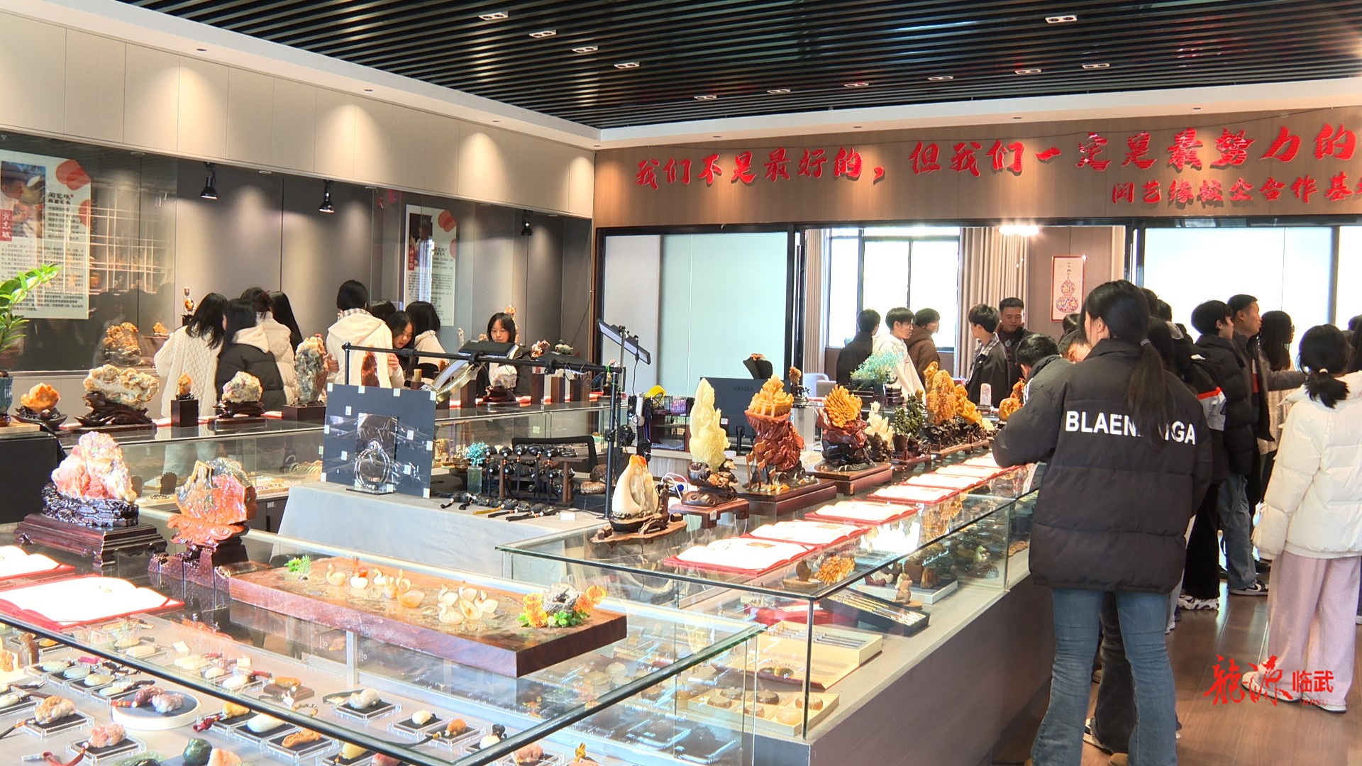 闽艺缘玉器工作室举办年终点评活动 ：“师带徒”传技艺 “以赛促学”育人才