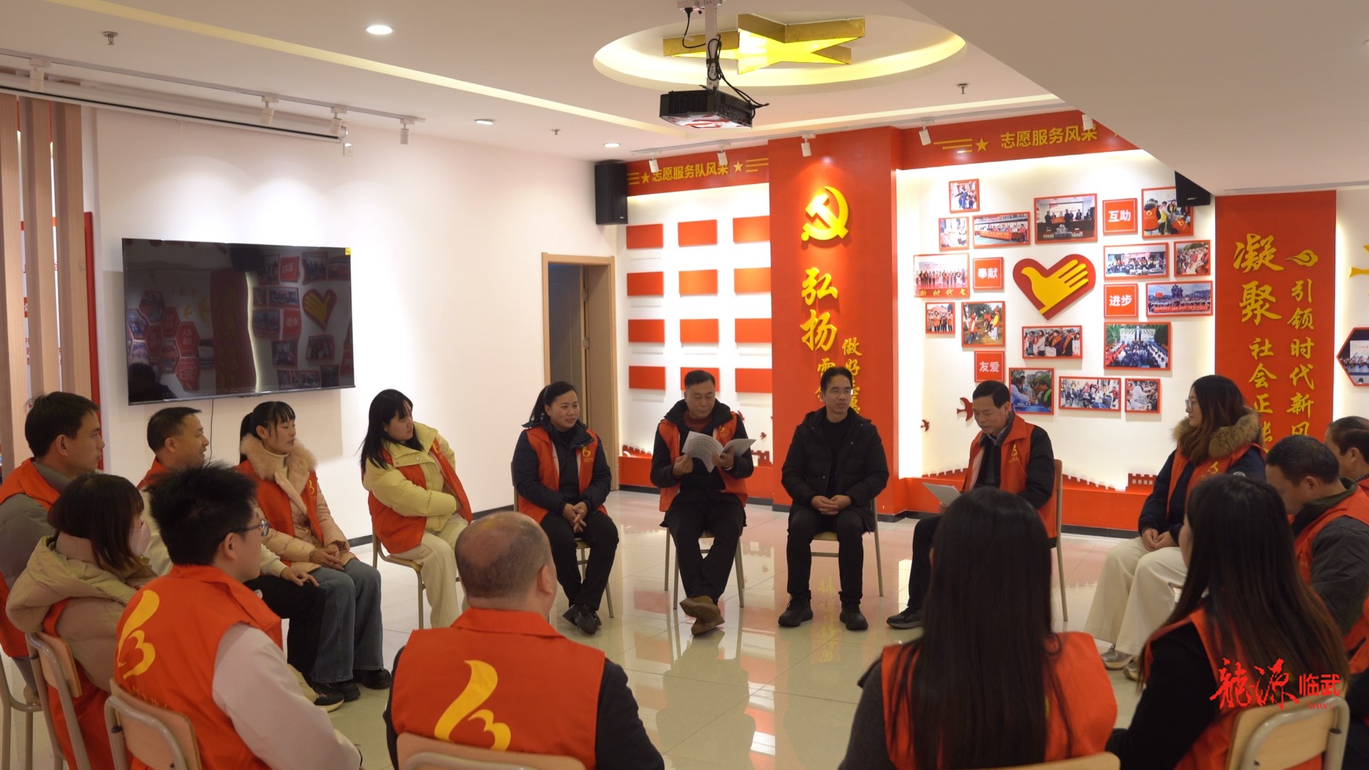 学习贯彻党的二十届四中全会精神｜“烟火气”里听宣讲 “家常话”中悟精神