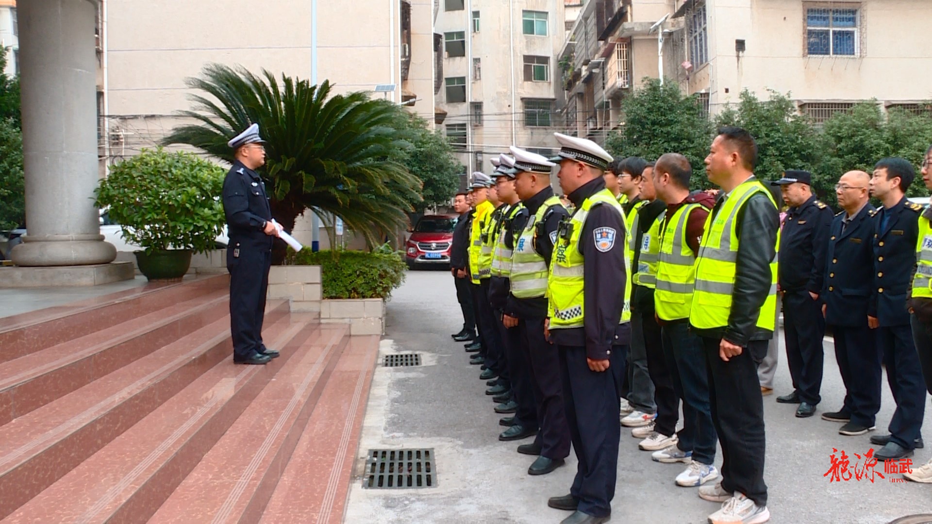 临武县开展2025年道路交通安全第十一次联合执法及宣教行动