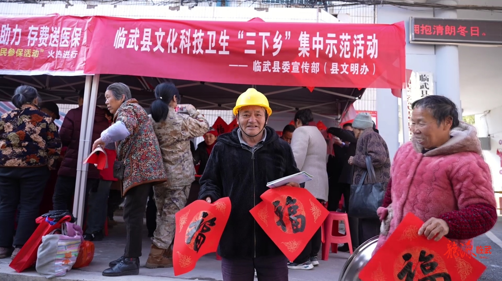 “理论宣讲下基层 文明实践润民心”文化科技卫生“三下乡”集中示范活动走进楚江镇