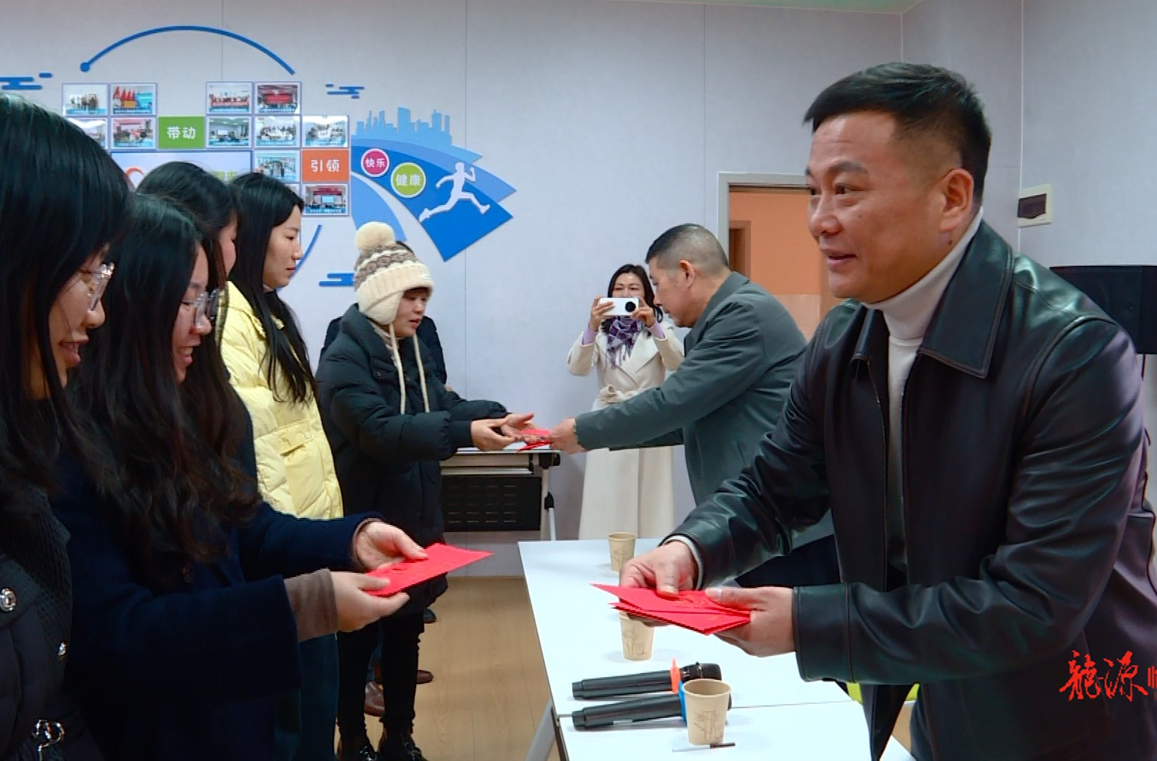 临武县为278名困难教师发放慰问金