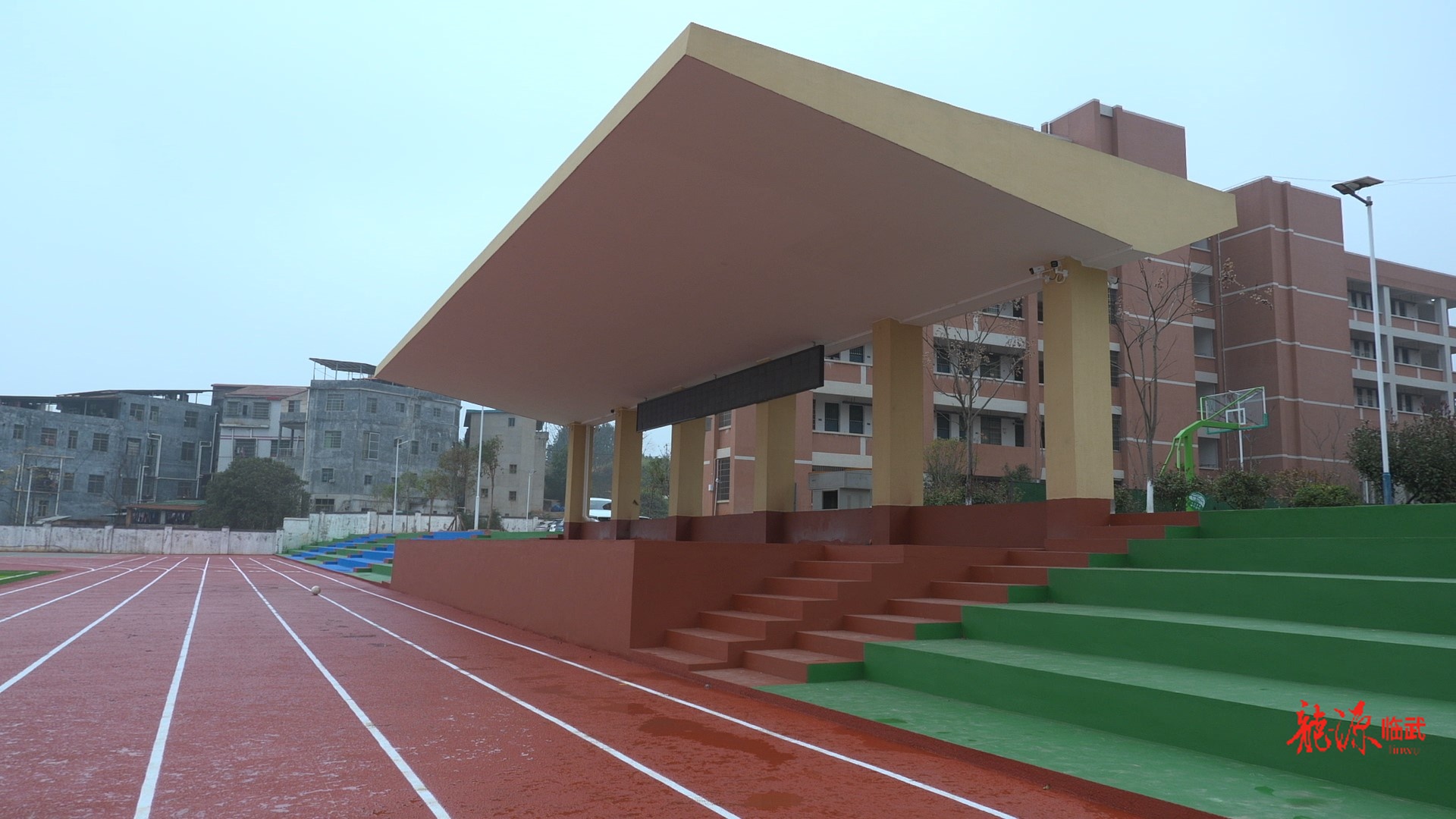 持续推进“六大新行动” 全面实施“七大攻坚”| 旧貌换新颜！麦市镇中心小学田径场竣工