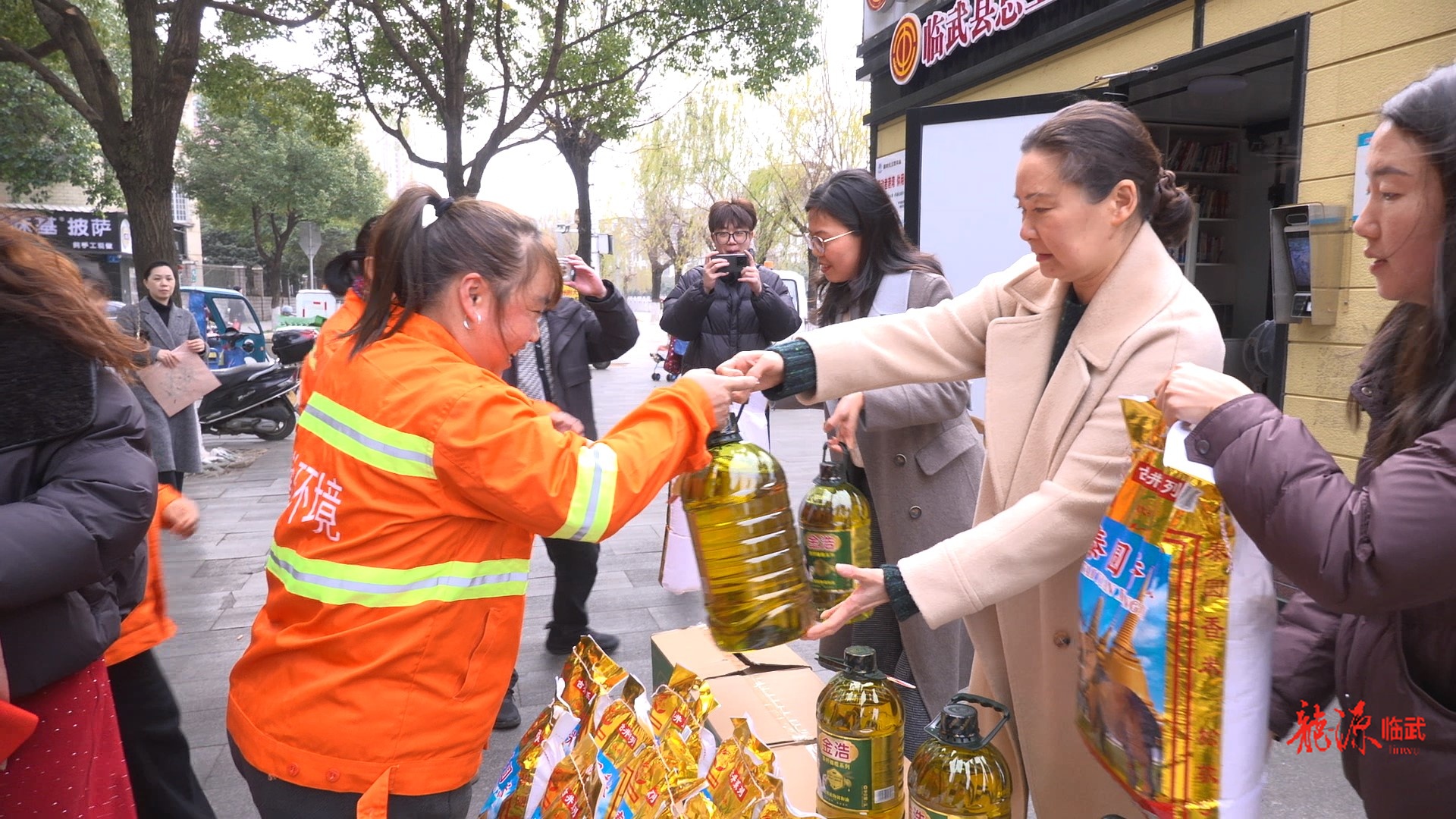 临武县总工会开展春节前走访慰问活动