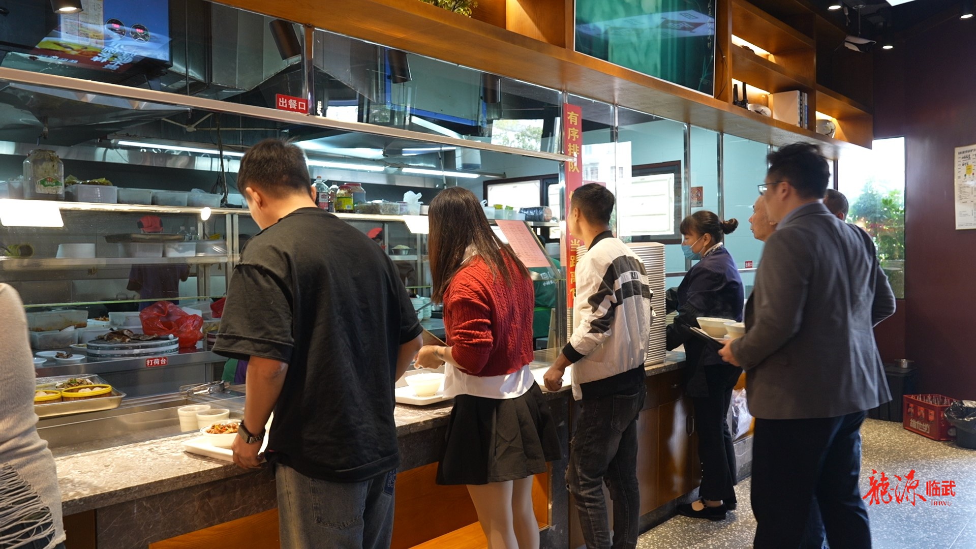 新春走基层 | 新春新“食”尚 “光盘”添底色