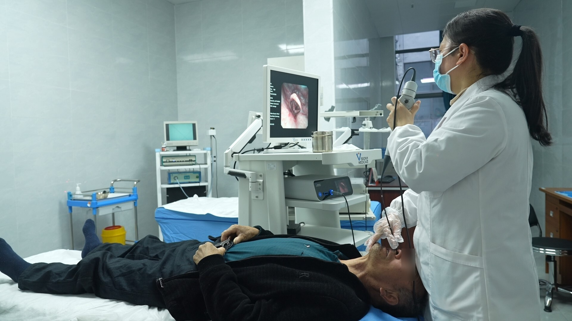 大爷鼻腔惊现活蚂蟥！野外饮水需谨慎！