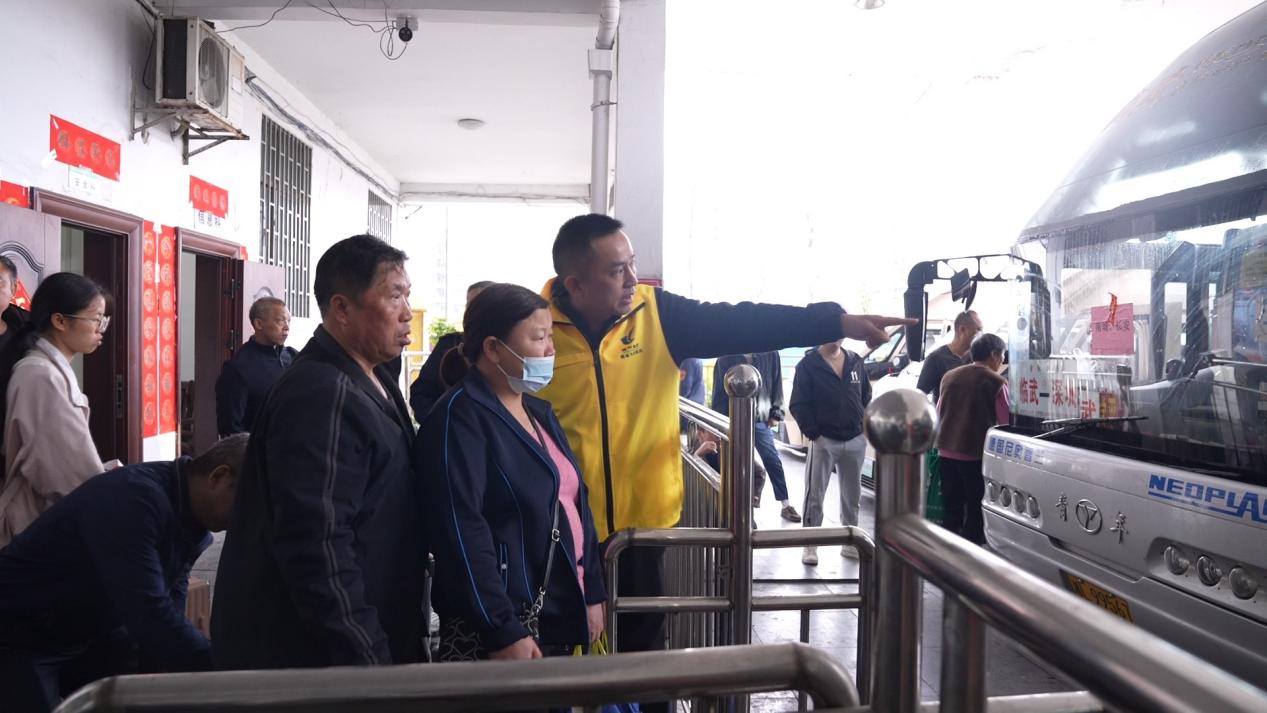 【人民网】湖南临武：节后返程客流攀升 汽车总站多措并举保障出行顺畅