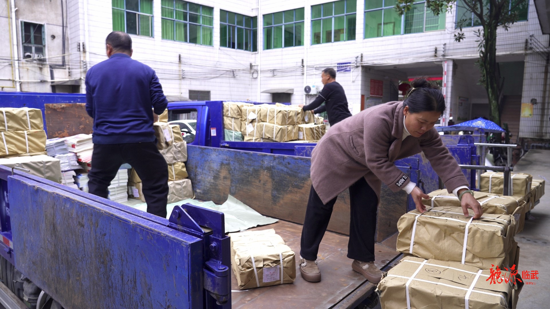 临武县新华书店：开启春季教材发放工作 全力保障“课前到书”