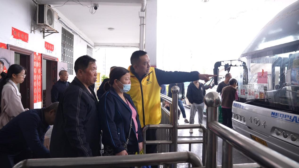 【央广网】湖南临武：节后返程客流攀升 多措并举保障出行顺畅