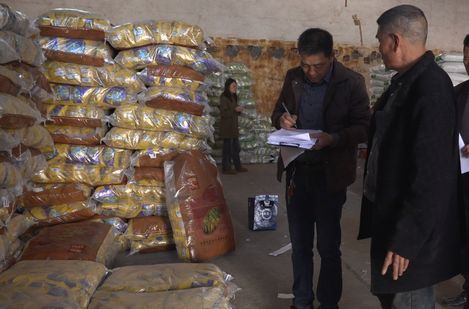 人勤春早｜临武县为农户免费发放优质水稻种