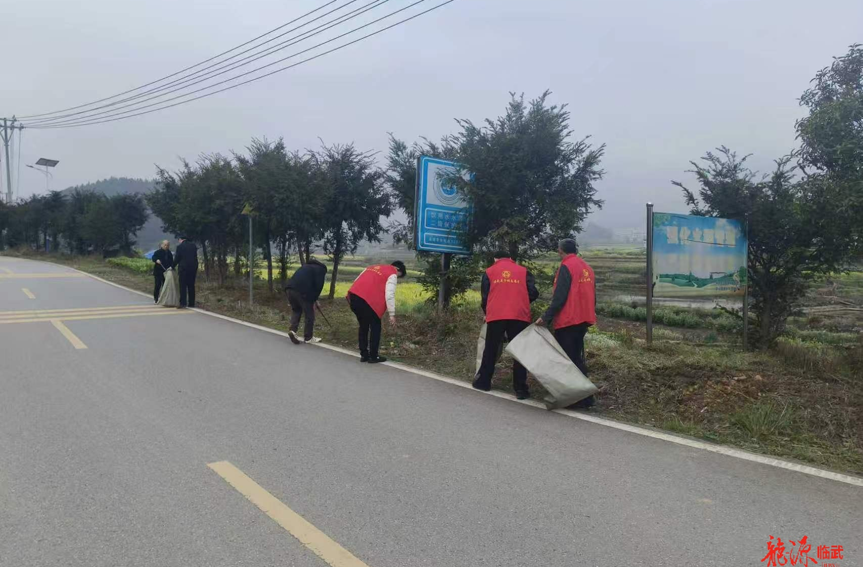 西瑶乡：扫帚除尘 心向新生