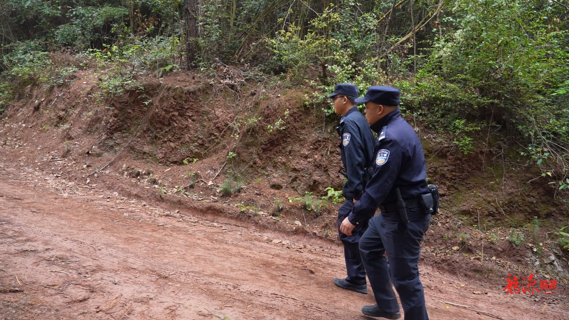 六名驴友深山迷路 临武公安连夜救援