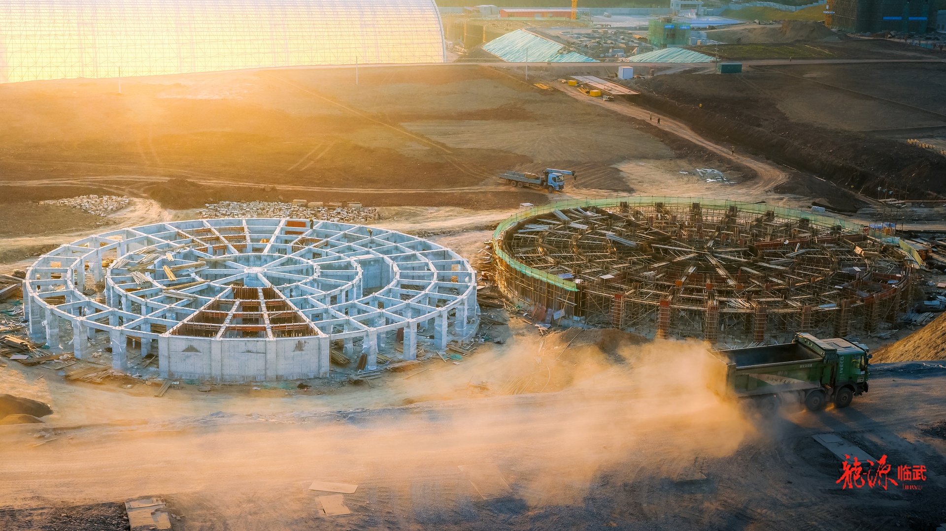 图集｜“脊梁”挺处春潮涌