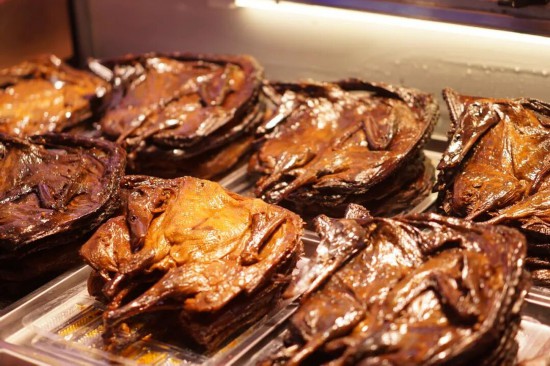 【人民网】Spicy salted duck cements its place as must-buy Hunan treat