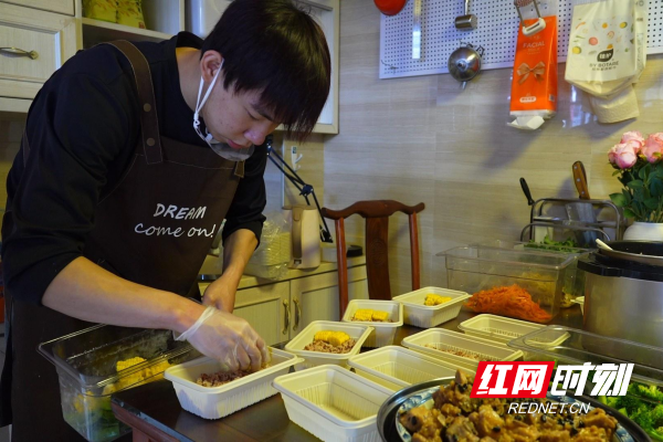 【红网时刻】黄子浩：一间轻食店 一份健康梦