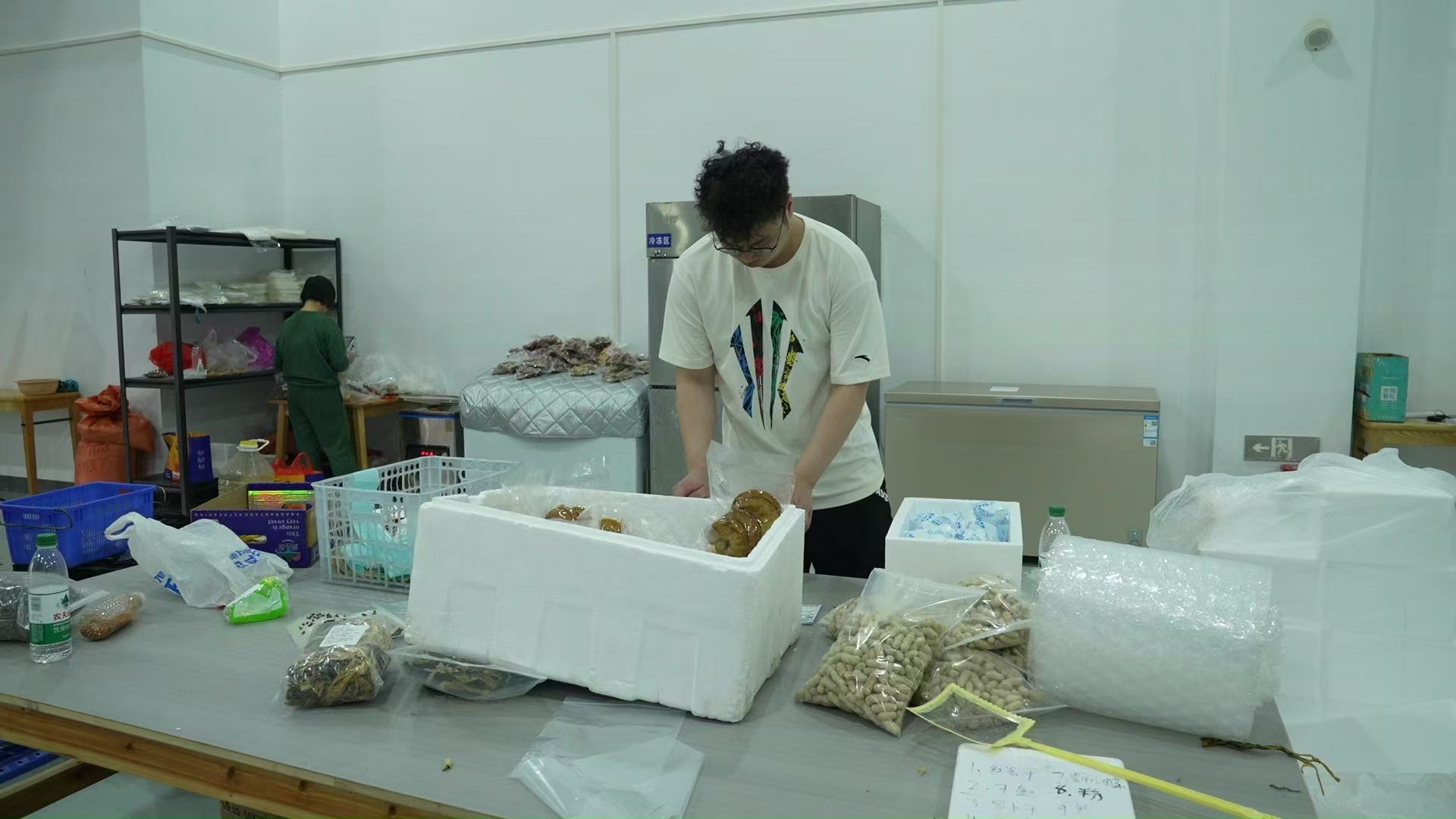 【人民网】湖南临武：“流动供销致富车”跑出助农加速度