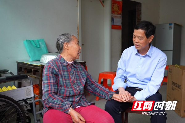 【红网时刻】胡生加：十六载公益路 一束温暖的光