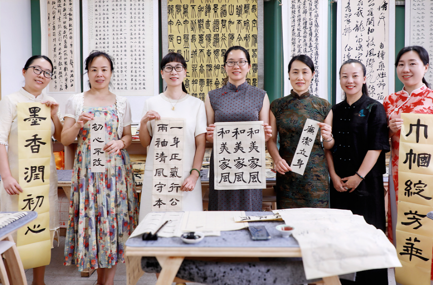 临武县人大常委会机关开展妇委会选举暨书法主题活动
